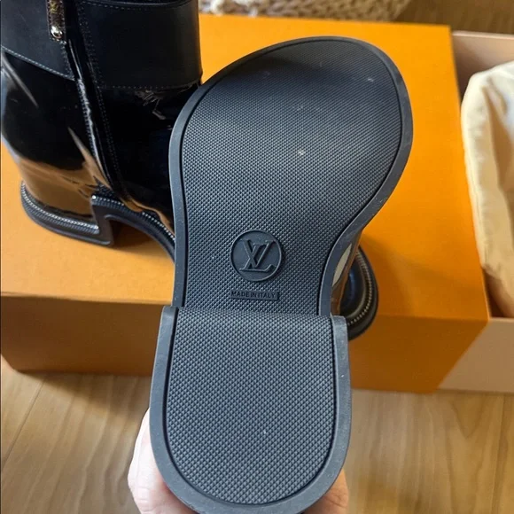 Louis Vuitton Moonlight Ankle Boot - Picture 7 of 9